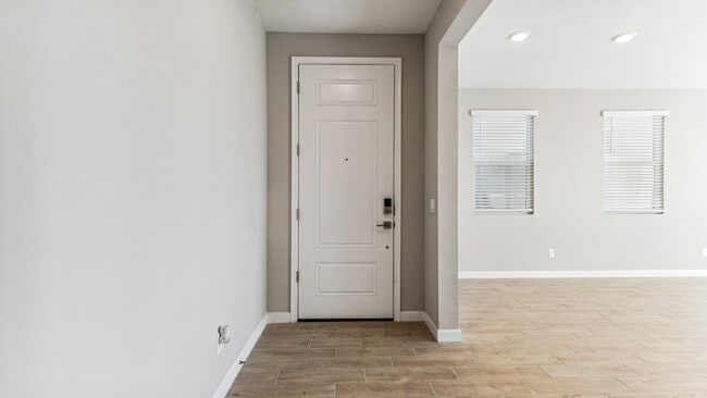 5825 E Zachary Dr, Phoenix, AZ 85054 - photo 3