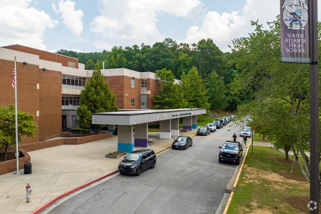 South Atlanta High School aims to cultivates a supportive learning atmosphere.