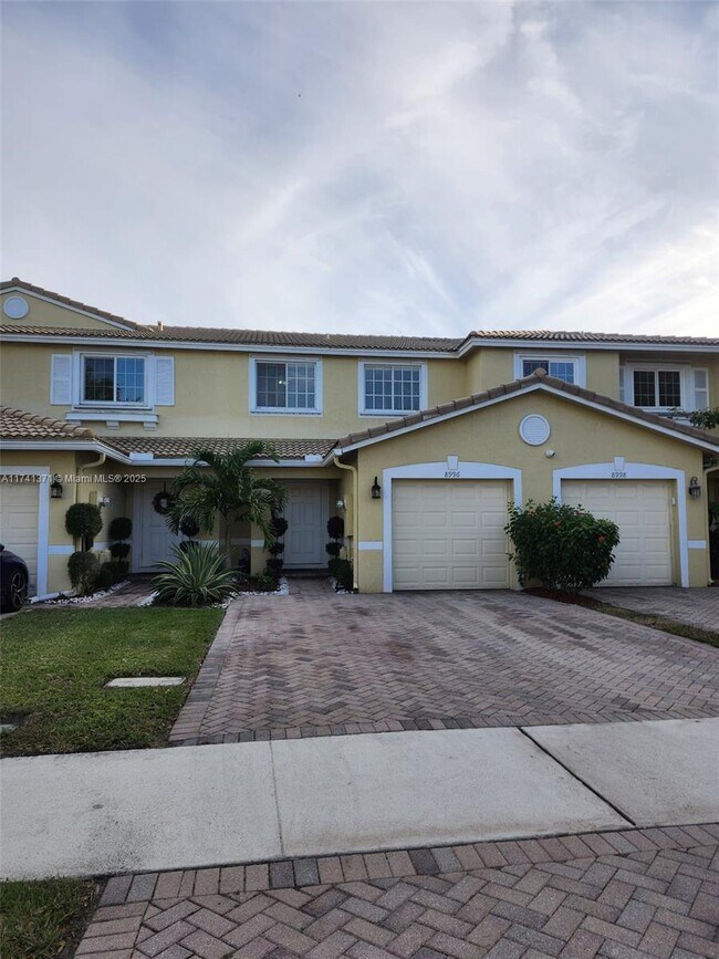 8996 Lancaster St, Tamarac, FL 33321