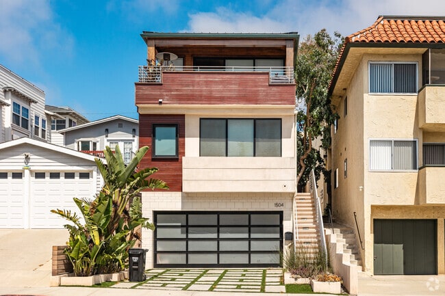 Modern and midcentury homes are fashionable in Hermosa Beach and California as a whole.