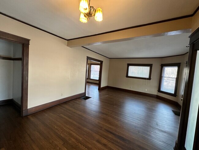 1030 N Church St unit Lower, Rockford, IL 61103 - photo 3