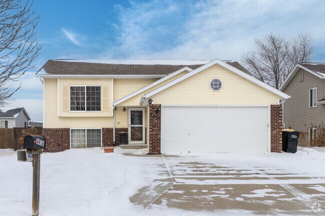 Many of the split-level homes in Sheyenne Park offer brick accents.
