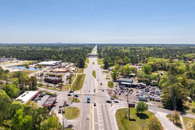 Dinsmore offer's you an easy commute to the greater Jacksonville area.