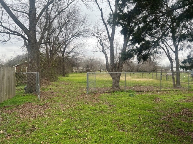 3309 S 3rd St, Waco, TX 76706 - photo 2