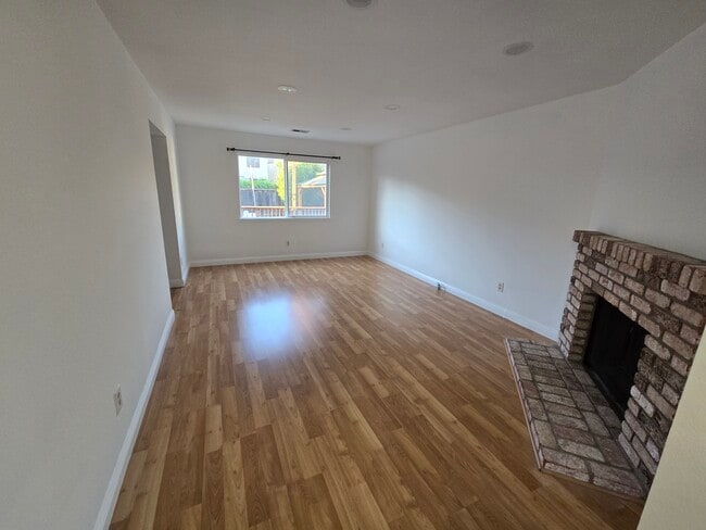 8421 Locust Place N, Dublin, CA 94568 - photo 3