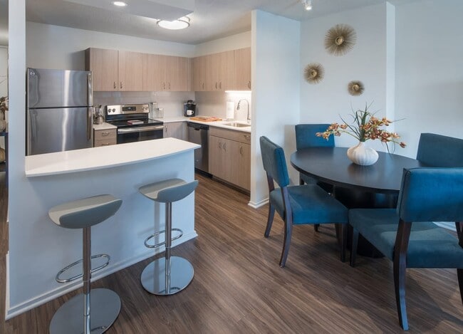 52 W Elm St unit 202, Chicago, IL 60610 - photo 2