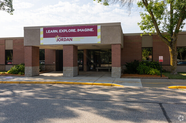 Jordan Elementary School provides education in the neighborhood of 
Scott County