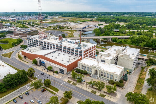 The Central Campus complex sits in Haines Park with views of Raccoon River.