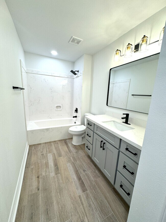 520 S 28th St unit B, Nederland, TX 77627 - photo 7