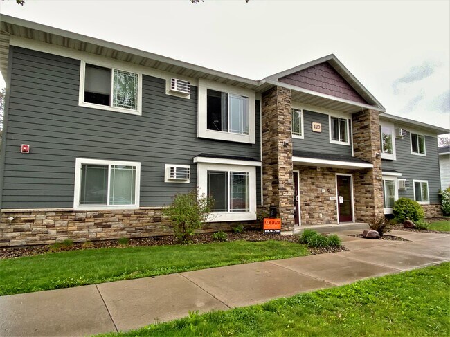 420 11th St N unit Apartment 1, La Crosse, WI 54601 - photo 2