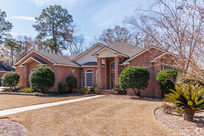 Traditional style homes provide spacious living on large lots in well manicured Valdosta neighborhoods.