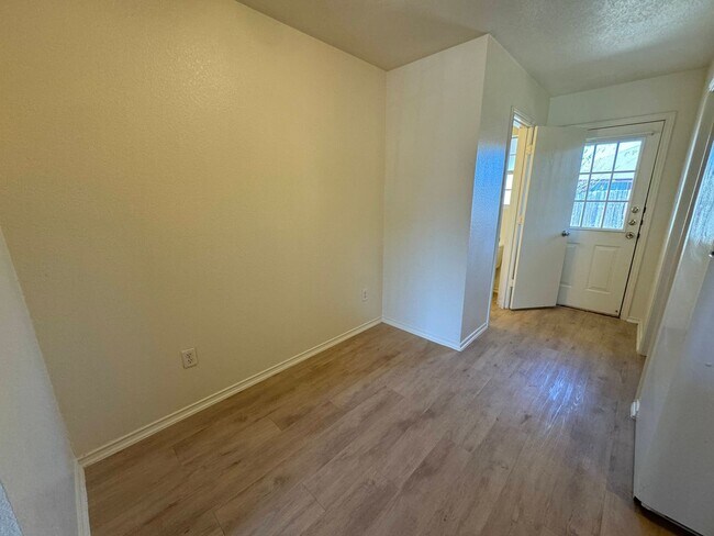 4200 July Dr unit B, Killeen, TX 76549 - photo 4