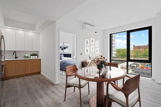 33-52-52 Crescent St Unit 202, Queens, NY 11106