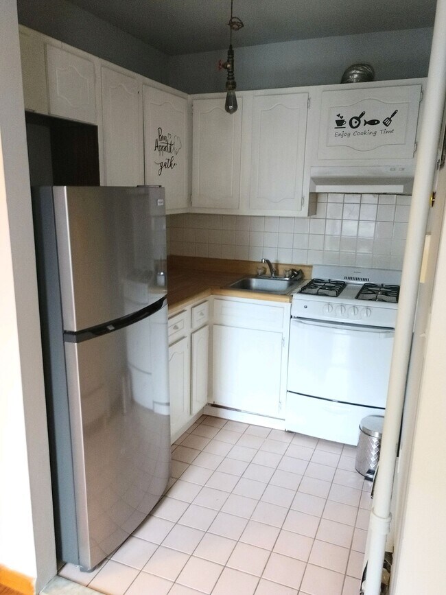 240 E 23rd St Unit 4a, New York, NY 10010