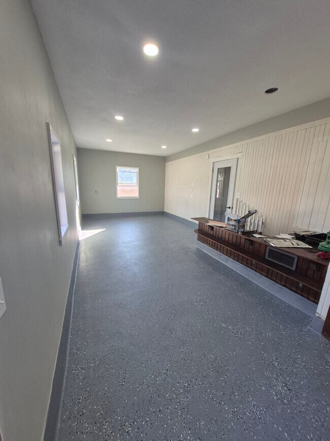 302 Maple St, Friend, NE 68359 - photo 5