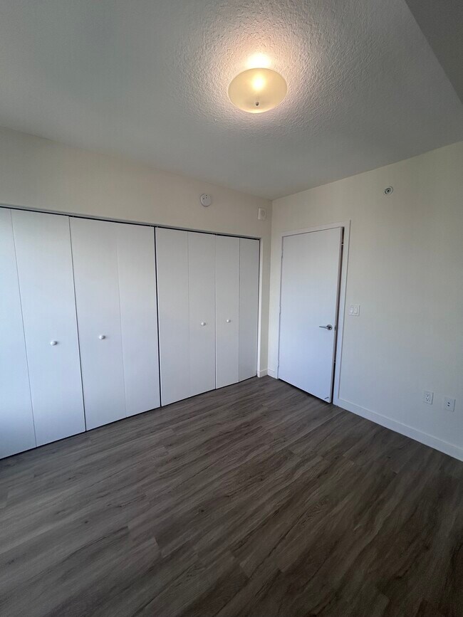 421 NW 6th St unit 1801, Miami, FL 33136 - photo 5