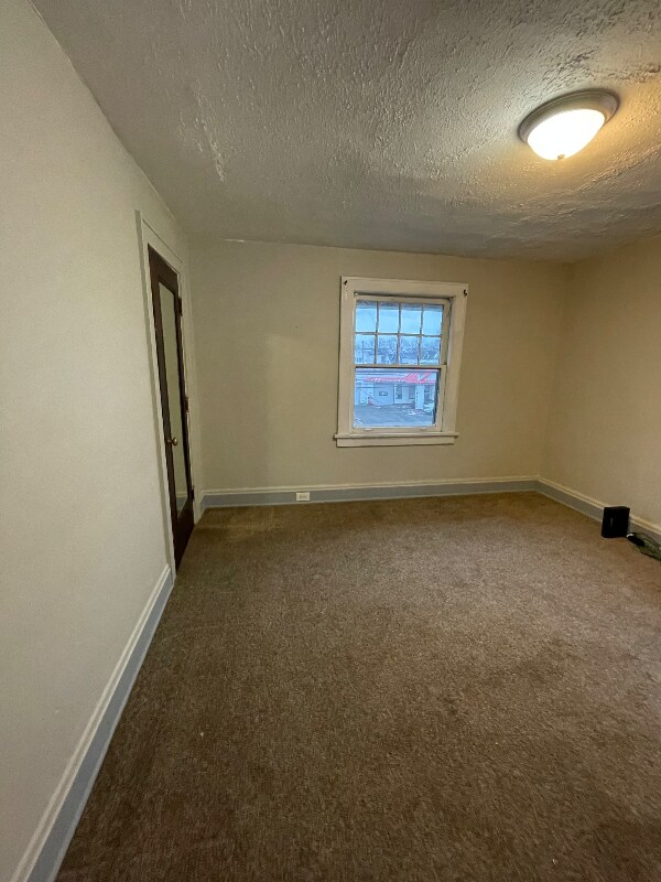 620 Lincoln Way W unit upstairs, Massillon, OH 44647 - photo 6