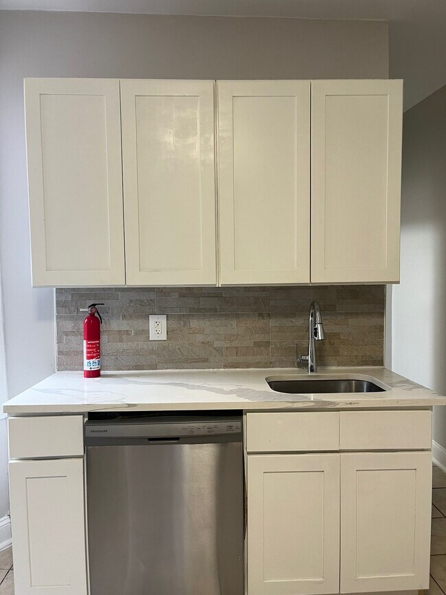 6129 Park Ave unit D2, West New York, NJ 07093 - photo 2