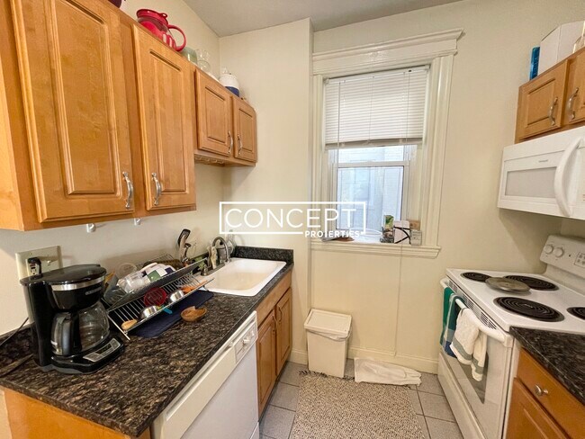 195 Park Dr unit 33CP, Boston, MA 02215 - photo 5