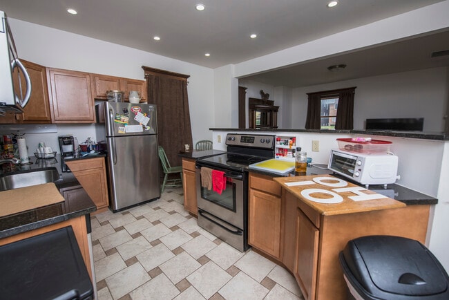 57 E Lane Ave, Columbus, OH 43201 - photo 2