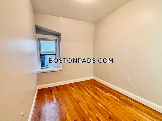 799 E 4th St, Boston, MA 02127 - photo 4
