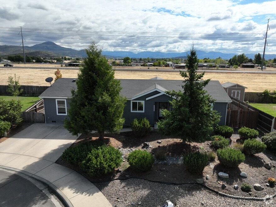 2956 Agate Meadows Cir, White City, OR 97503 - photo 2
