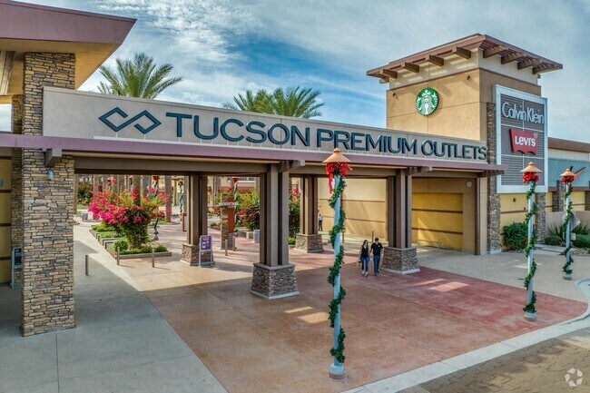 Experience luxury shopping in Tucson at its finest—Tucson Premium Outlets.