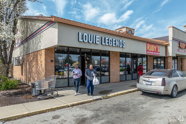 Louie Legends offers classic fast food like fried chicken.