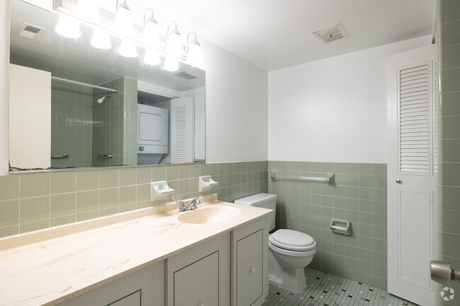 2BD, 1BA - 845SF