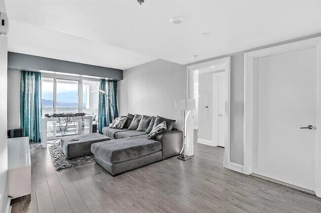 Sky Las Vegas unit 3407, Las Vegas, NV 89109 - photo 5