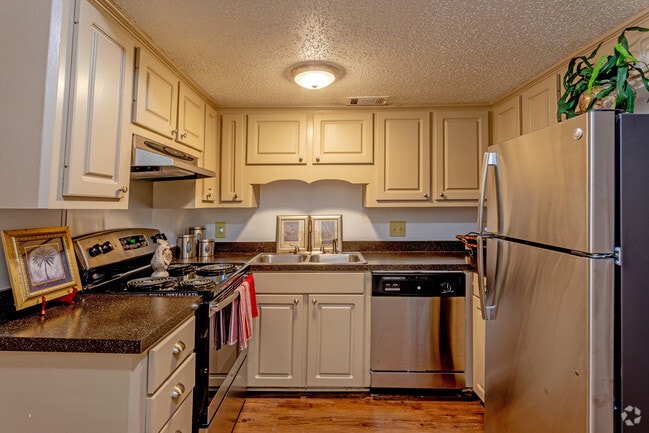 Lake Forest Apartments, Brandon, MS 39042 - photo 3