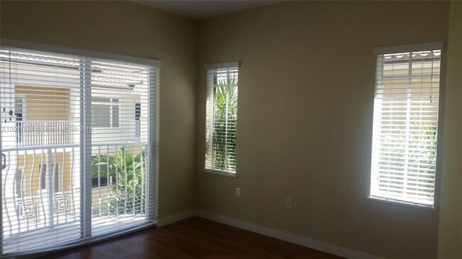 18429 NE 28th Ave, North Miami Beach, FL 33160 - photo 5