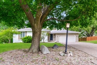 3820 Union Terrace Ln N, Minneapolis, MN 55441