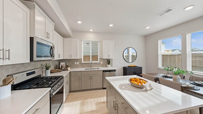 21236 SE Pelee Dr, Bend, OR 97702 - photo 4