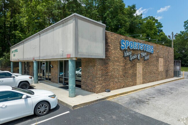 Watch the game and enjoy dinner and drinks at Sportsters Bar and Grill in Hueytown.