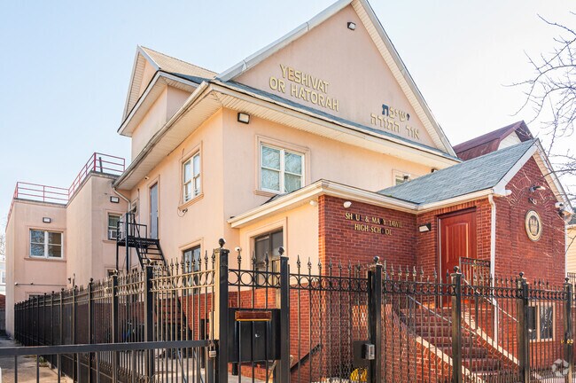 Yeshivat Or Hatorah has a student-teacher ratio of 5 to 1