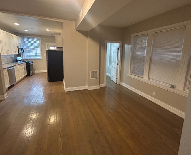 5311 S Ellis Ave unit 1, Chicago, IL 60615 - photo 3