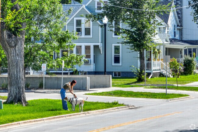 Madison-Unicorn is a great neighborhood with walkability to many attractions.