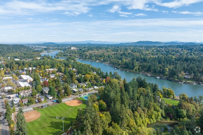 Hallinan is bordered on its eastern edge by the Willamette River.