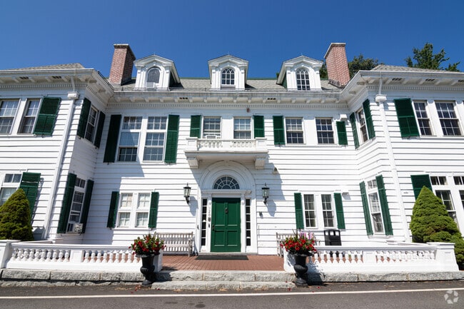 The Applewild School is a co-ed, day and boarding school serving PreK-8 in Outer Fitchburg, MA.