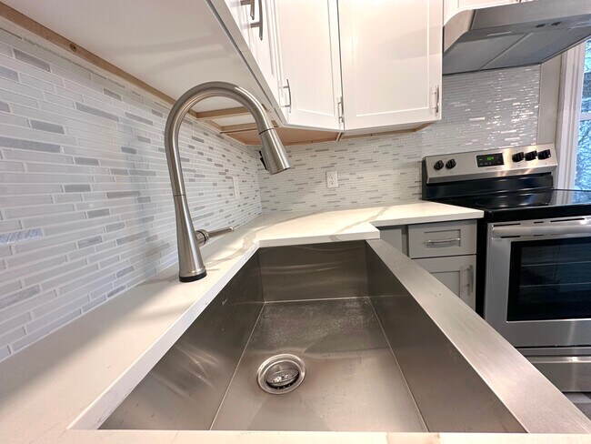 152 Grand St unit 2, Newburgh, NY 12550 - photo 5