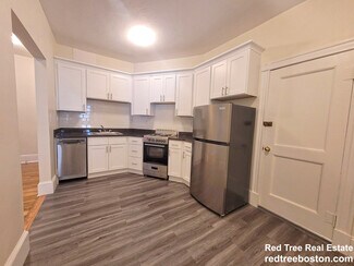 1575 Beacon St Unit 3, Brookline, MA 02446