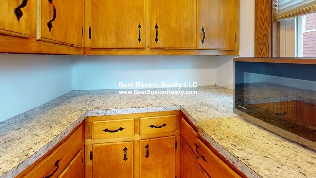 27 Walter St unit 1, Medford, MA 02155 - photo 3