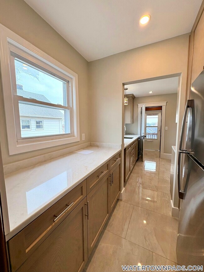 9 Edgecliff Rd unit 2, Watertown, MA 02472 - photo 4