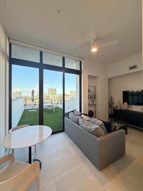 170 NE 23rd St unit T6, Miami, FL 33137 - photo 1