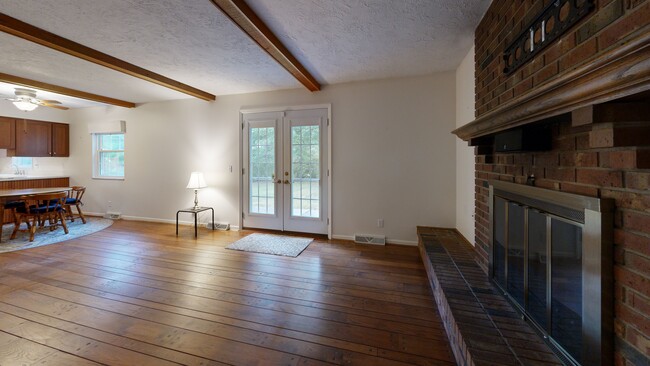 7404 Applebud Dr, Cincinnati, OH 45247 - photo 2