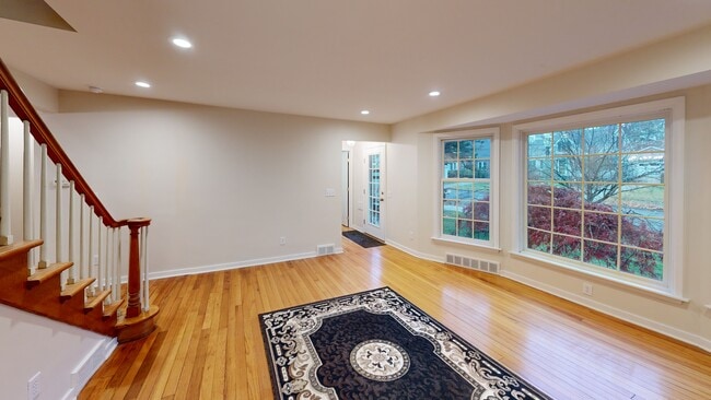 513 Kipling Blvd, Lansing, MI 48912 - photo 2