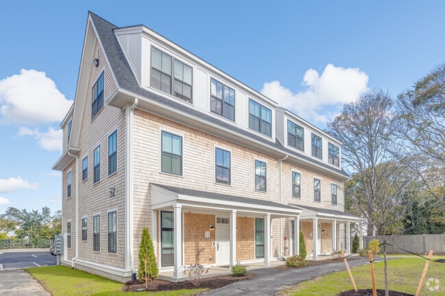 Sea Captains Row, Hyannis, MA 02601 - photo 3