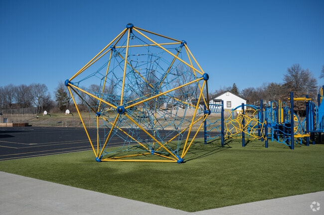 Chapel Hill Elementary School promotes team effort with parents and educators.