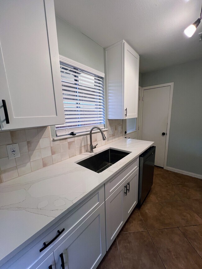 10623 Golden Quail Dr unit B, Austin, TX 78758 - photo 6